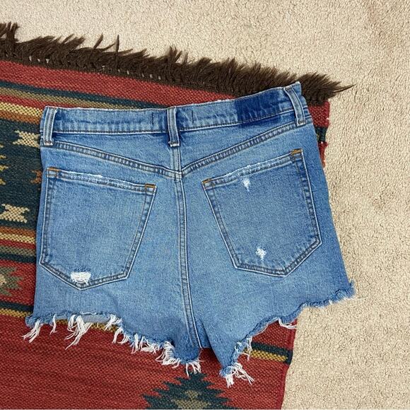 Abercrombie & Fitch High Rise Mom Blue Jean Shorts Distressed Frayed Hem 8/29 - Picture 3 of 4